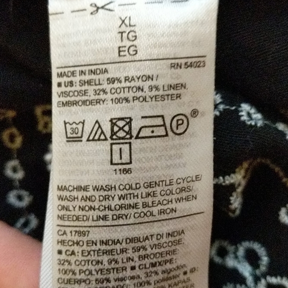 Old Navy Off-the-Shoulder Cutwork Top for Women Size XL - Picture 12 of 12